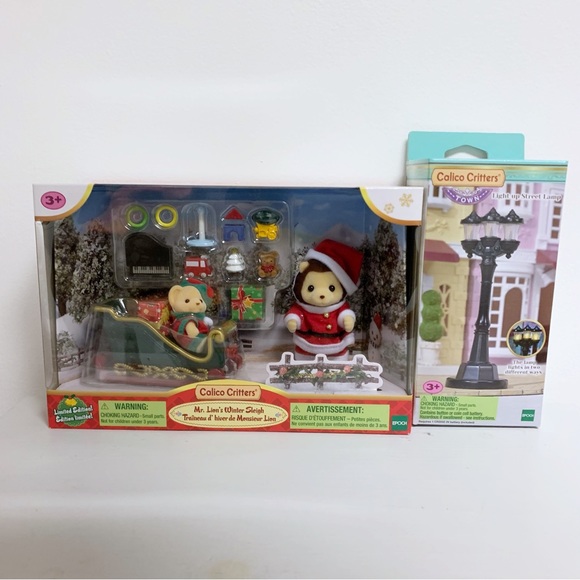Calico Critters Mr. Lion's Winter Sleigh Holiday Set and Light Up Street Light - Picture 1 of 7